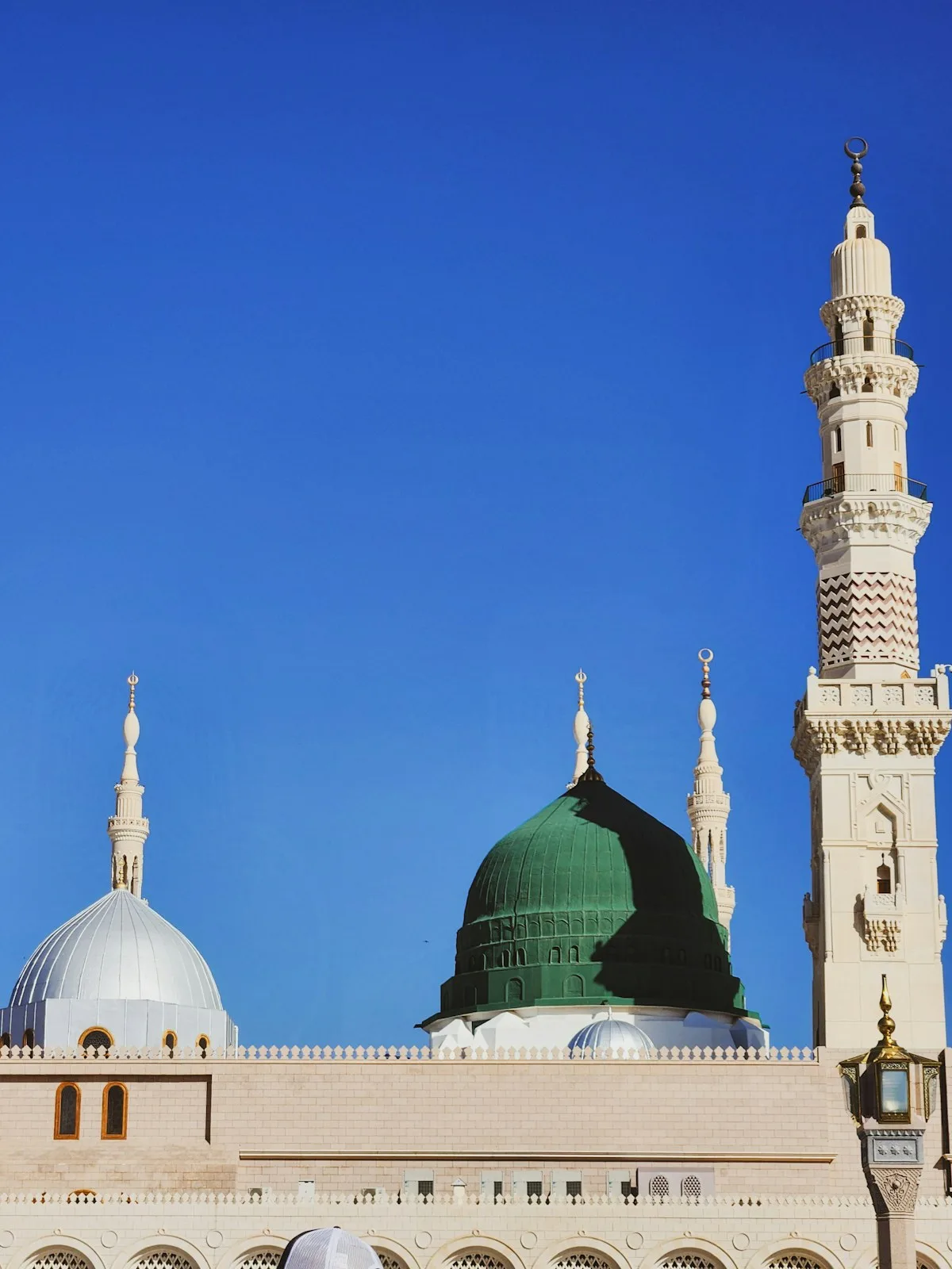 Masjid an-Nabawi dengan Kubah Hijau di Madinah
